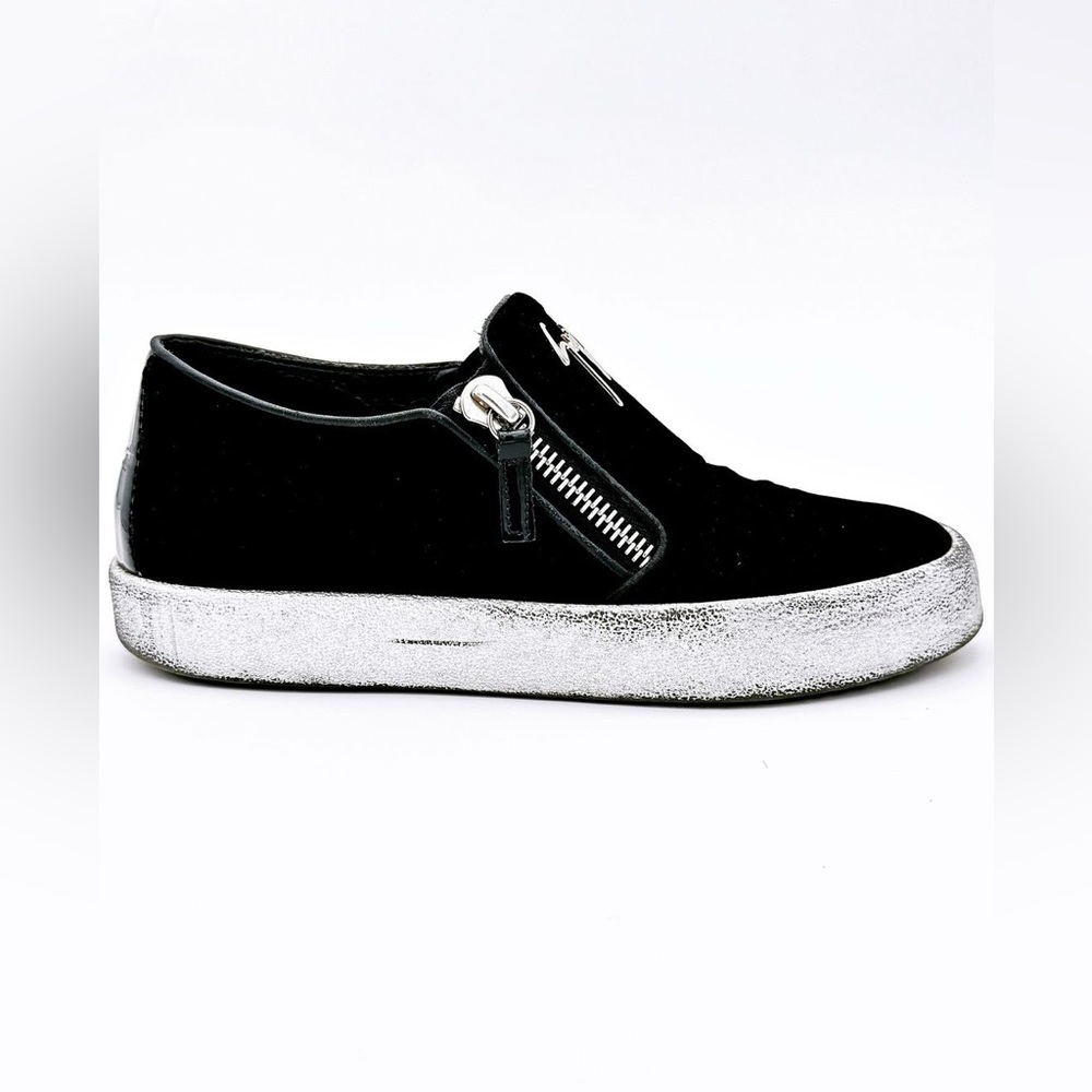 GIUSEPPE ZANOTTI Black Velvet Eve Slip-On Designer
Sneakers ❤️